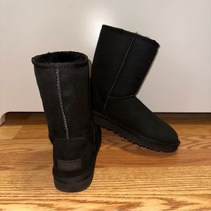NEW Women’s Ugg Classic Short II Boot